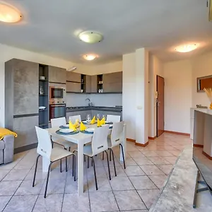 https://apartments-eki-banjole.in-istria.net